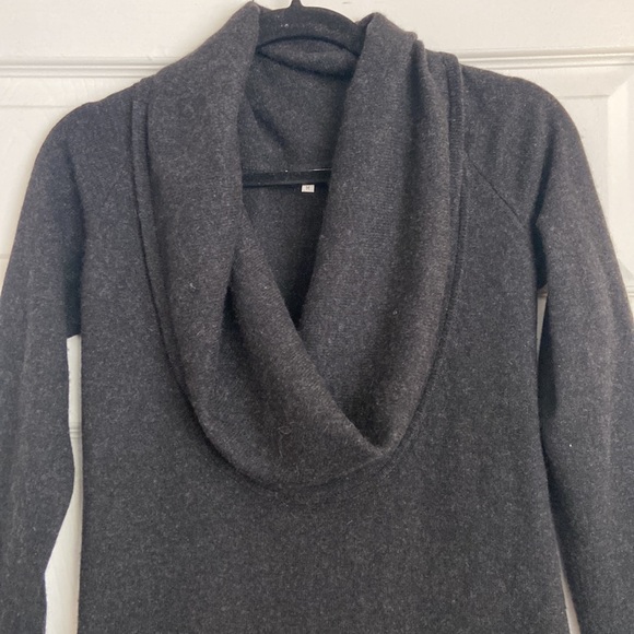Vince charcoal gray Sz M Cashmere Cowl Neck Sweater - Picture 2 of 6